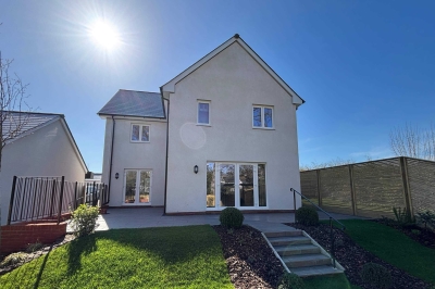 Longston Cross II — Caen Show Home Garden